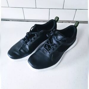 Nike Womens Akamai Black Golf Shoes Size 6